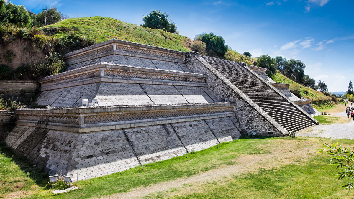 Entre los lugares para visitar en Puebla destaca la pirámide de Cholula