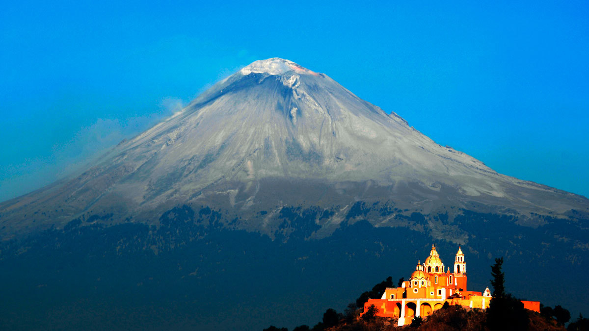 Work or rest from one of the best hotels in Puebla! Stay with us and have a great time!