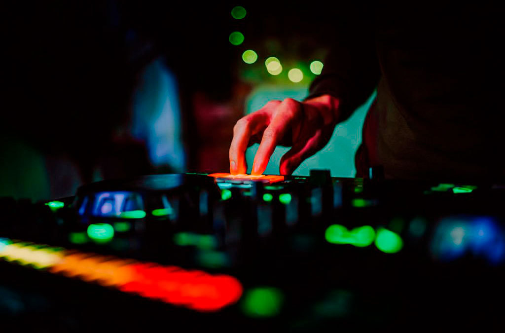 Get the best accommodation in Tulum for festivals in Aluna Kimpton