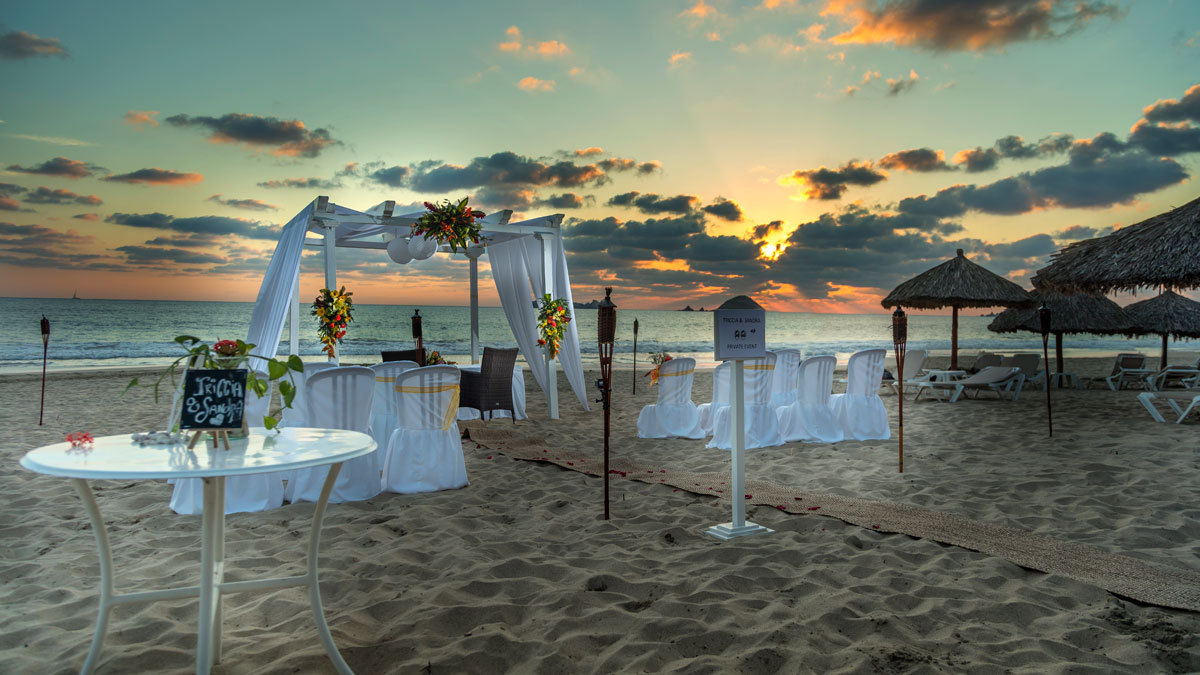 La mejor boda en la playa con paquetes junto a Holiday Inn y los mejores servicios para avivar el amor