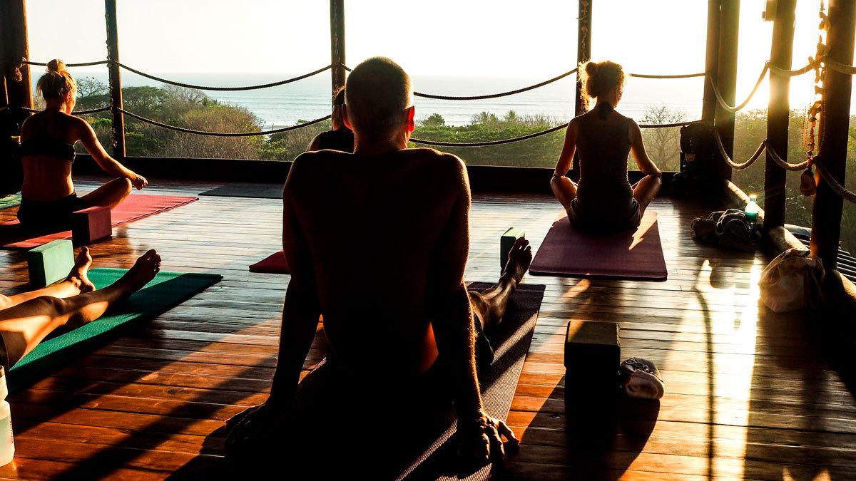 Tonifica tus músculos y controla tu respiración agendando sesiones de yoga en Tulum de Aluna Kimpton