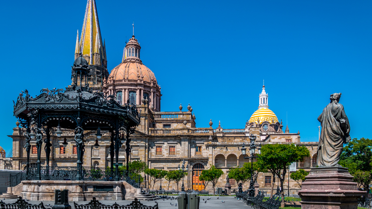 Le ofrecemos hospedaje en Guadalajara para el puente del Día de la Revolución