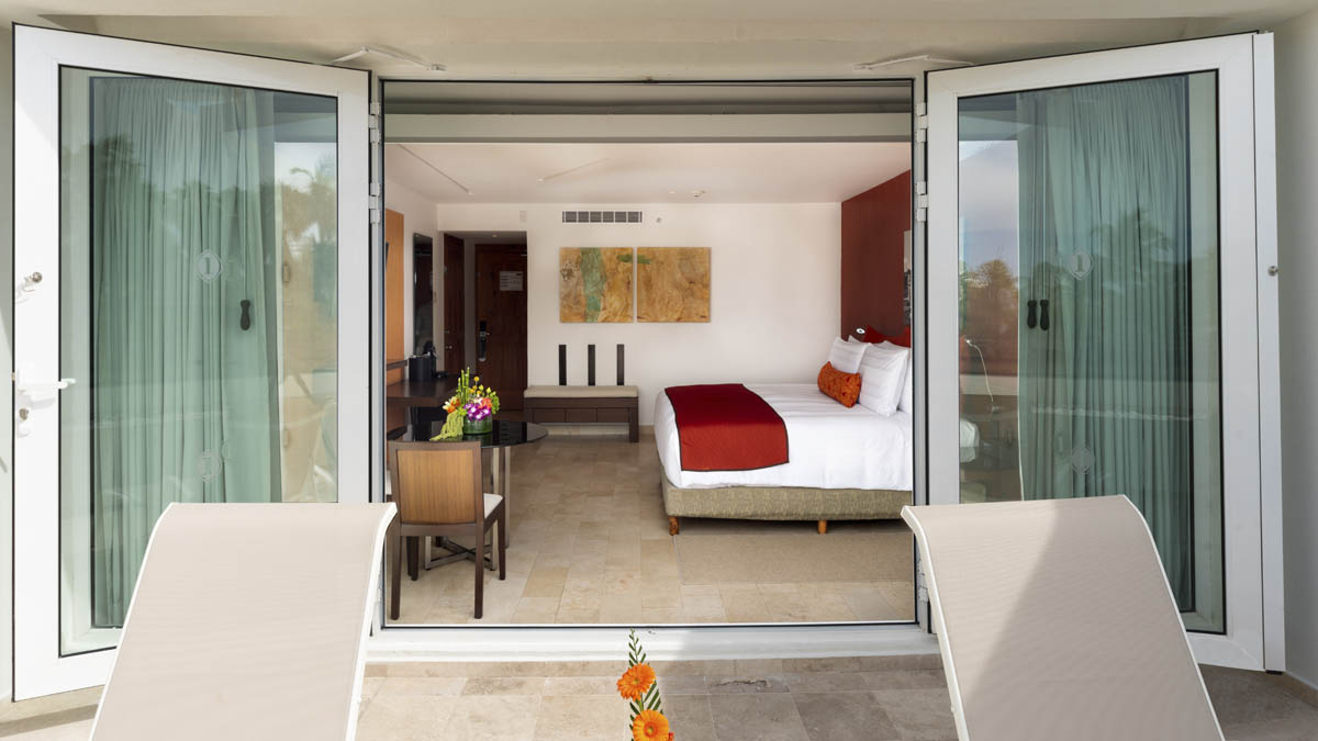 ¿Está listo para confirmar su reservación y tener una estancia inolvidable en nuestro hotel en Cancún con vista al mar?