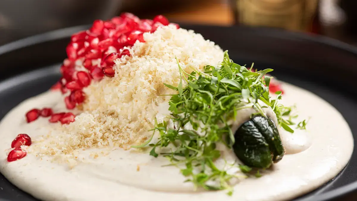 Restaurante en Campos Elíseos con temporada de chiles en nogada