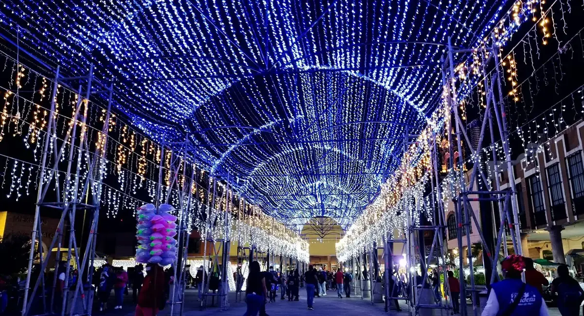 Celebrating the Holiday Spirit at a Villa Navideña and a Hotel in Irapuato