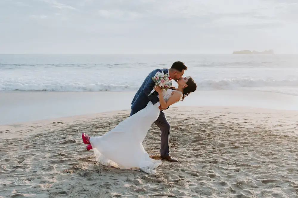Weddings on the beach: enjoy the best spot at Holiday Inn Resort Ixtapa