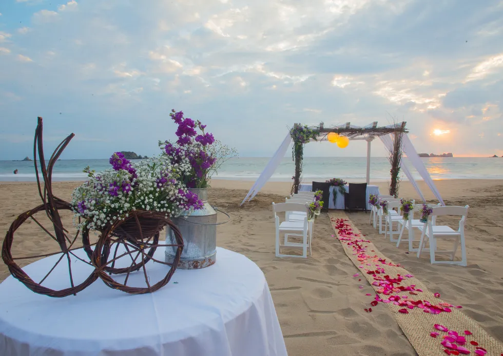 Weddings on the beach in Ixtapa