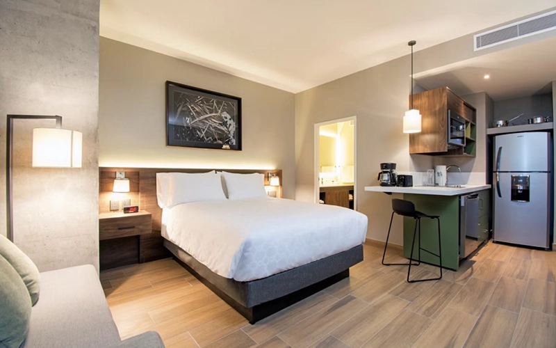 Hotel pet friendly en Guadalajara con cocina completa para viajes express