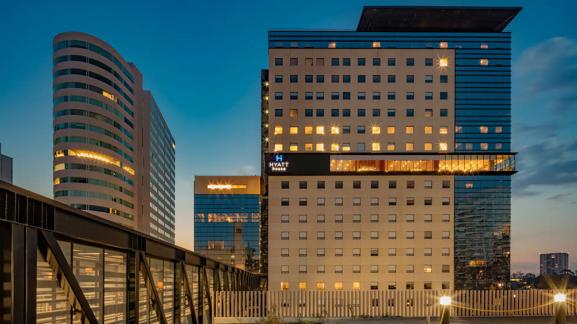 Hospedaje en Santa Fe para estancias prolongadas en CDMX