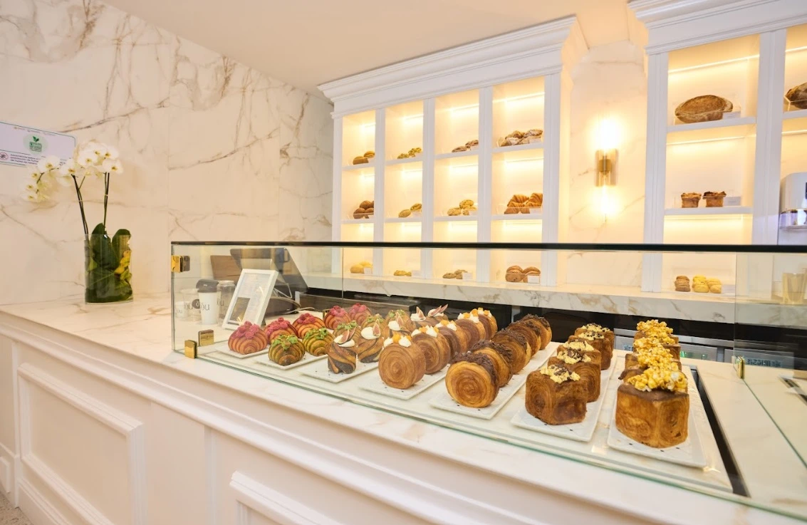 Brunch in Polanco with coffee and boutique bakery