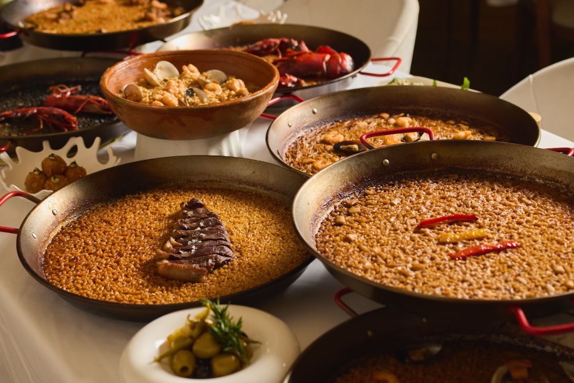 Restaurante en Polanco con paella para el Día Internacional del Arroz