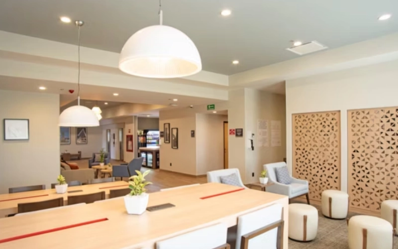 Candlewood suites Guadalajara es ideal para estancias largas con cocina, gimnasio y lavandería