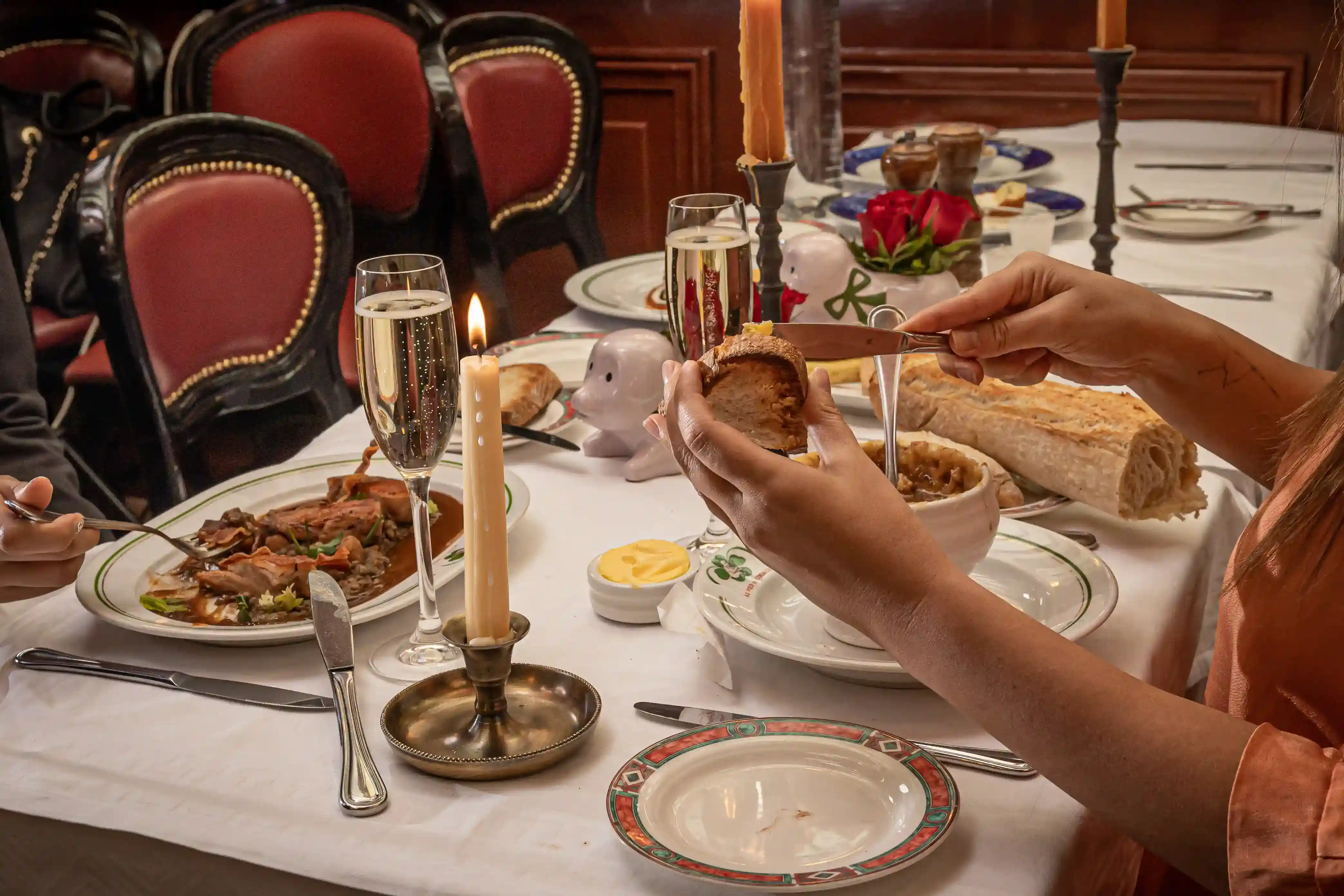 Contact Au Pied de Cochon for a romantic dinner on February 14th