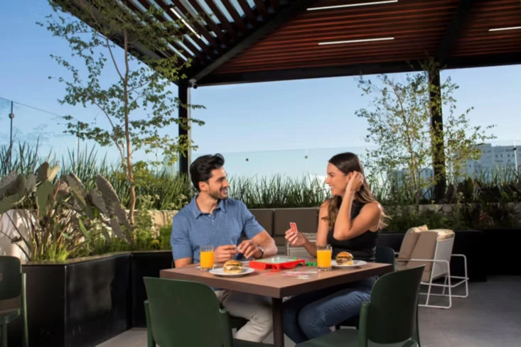 Hospedaje en Guadalajara con suites con cocina, terraza y buena ubicación