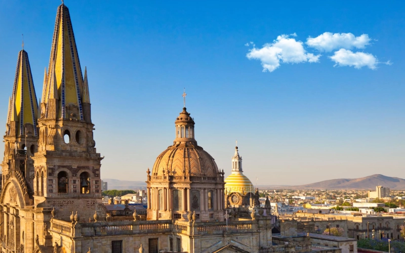 Hotel Suites Guadalajara para explorar escena gastronómica y hospedarte con total comodidad