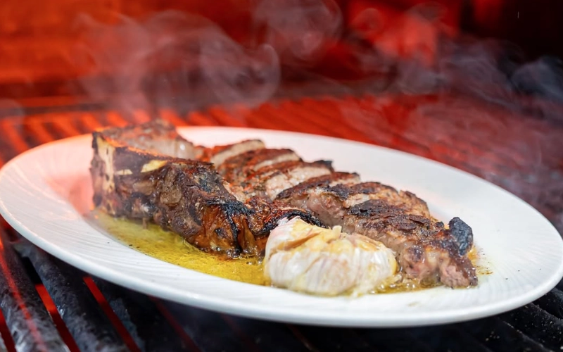 Cortes de carne en Polanco USDA Prime añejados: Filete Mignon, New York Strip y Porterhouse.