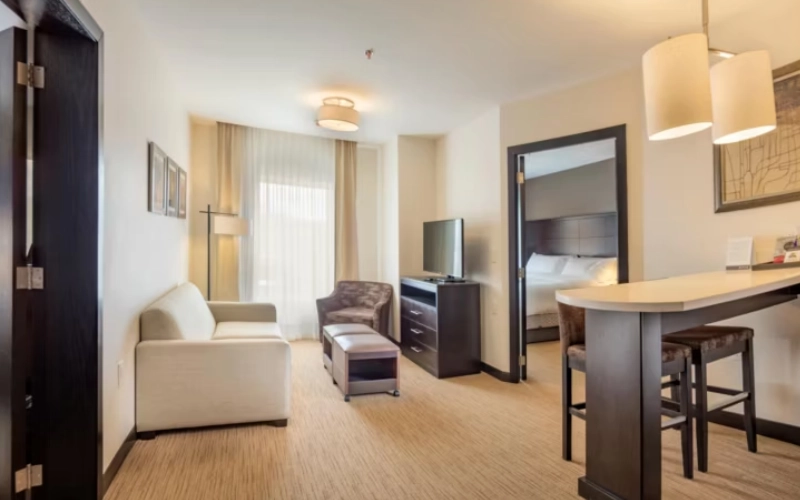 Hoteles en Irapuato para ejecutivos con suites amuebladas cerca de las zonas industriales