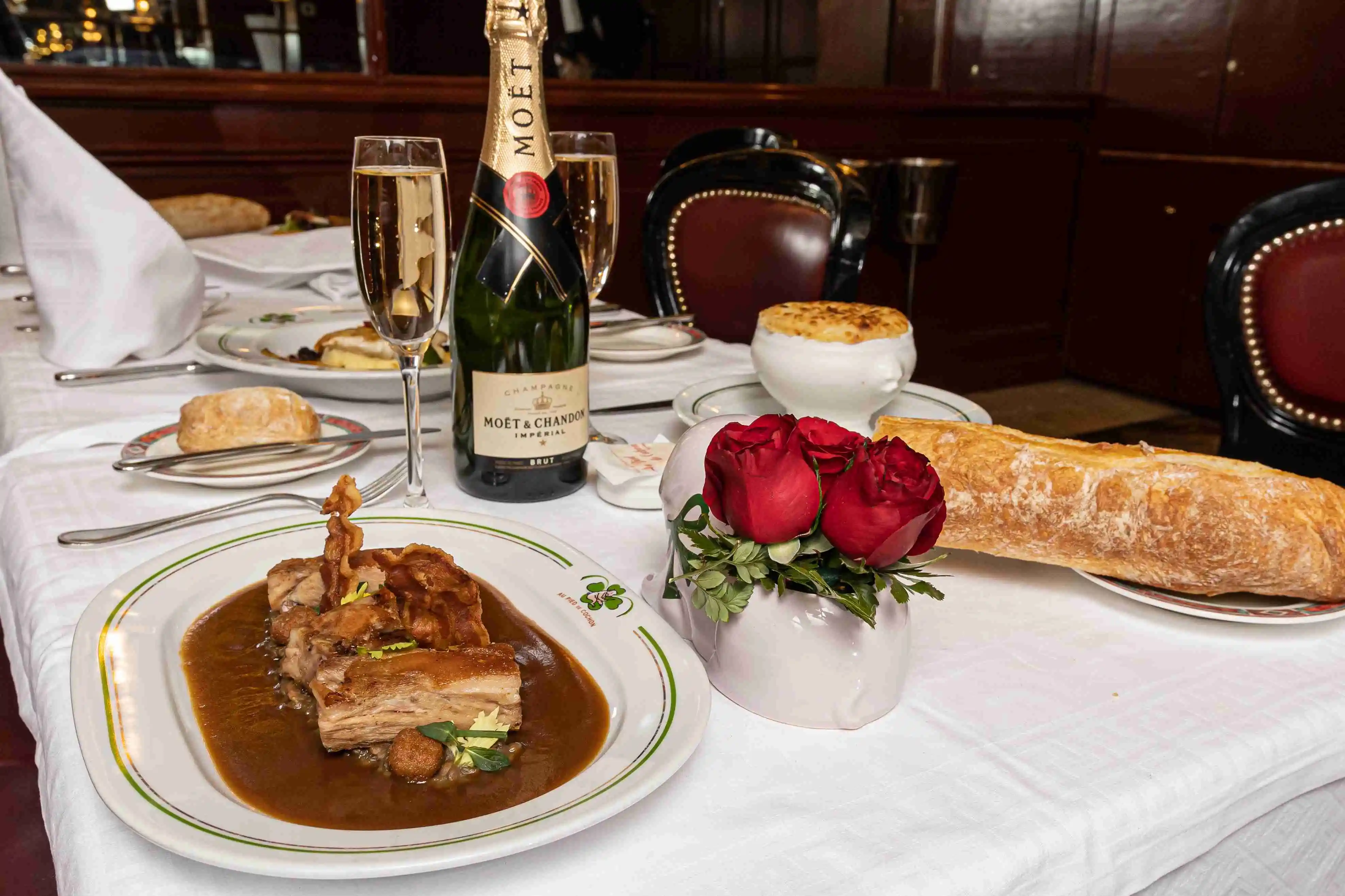 24-hour restaurant with authentic French food for dinner