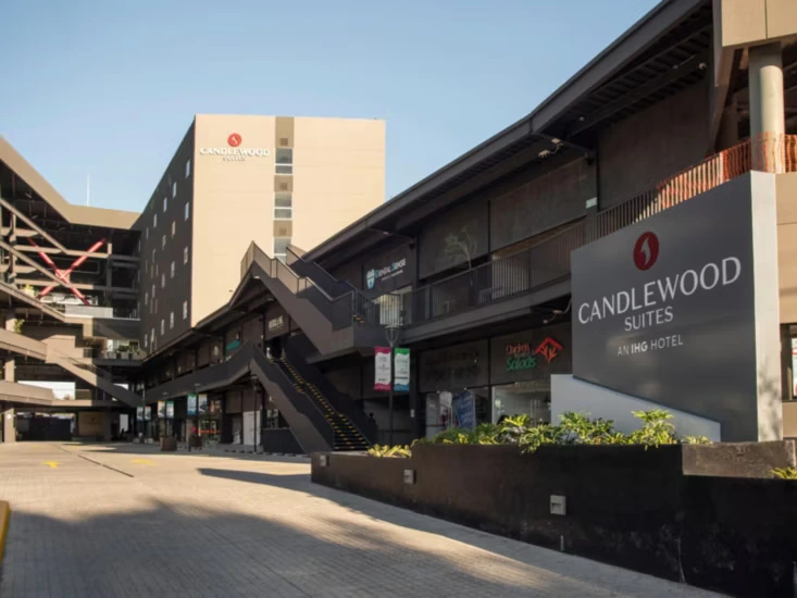 Hotel IHG en Guadalajara con servicios y amenidades para ejecutivos
