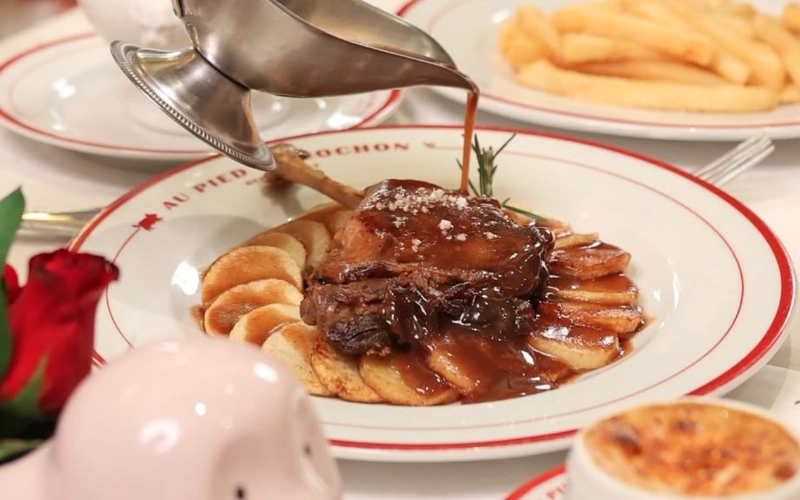 Au Pied de Cochon, restaurante en Campos Elíseos con cocina francesa clásica y espacios privados