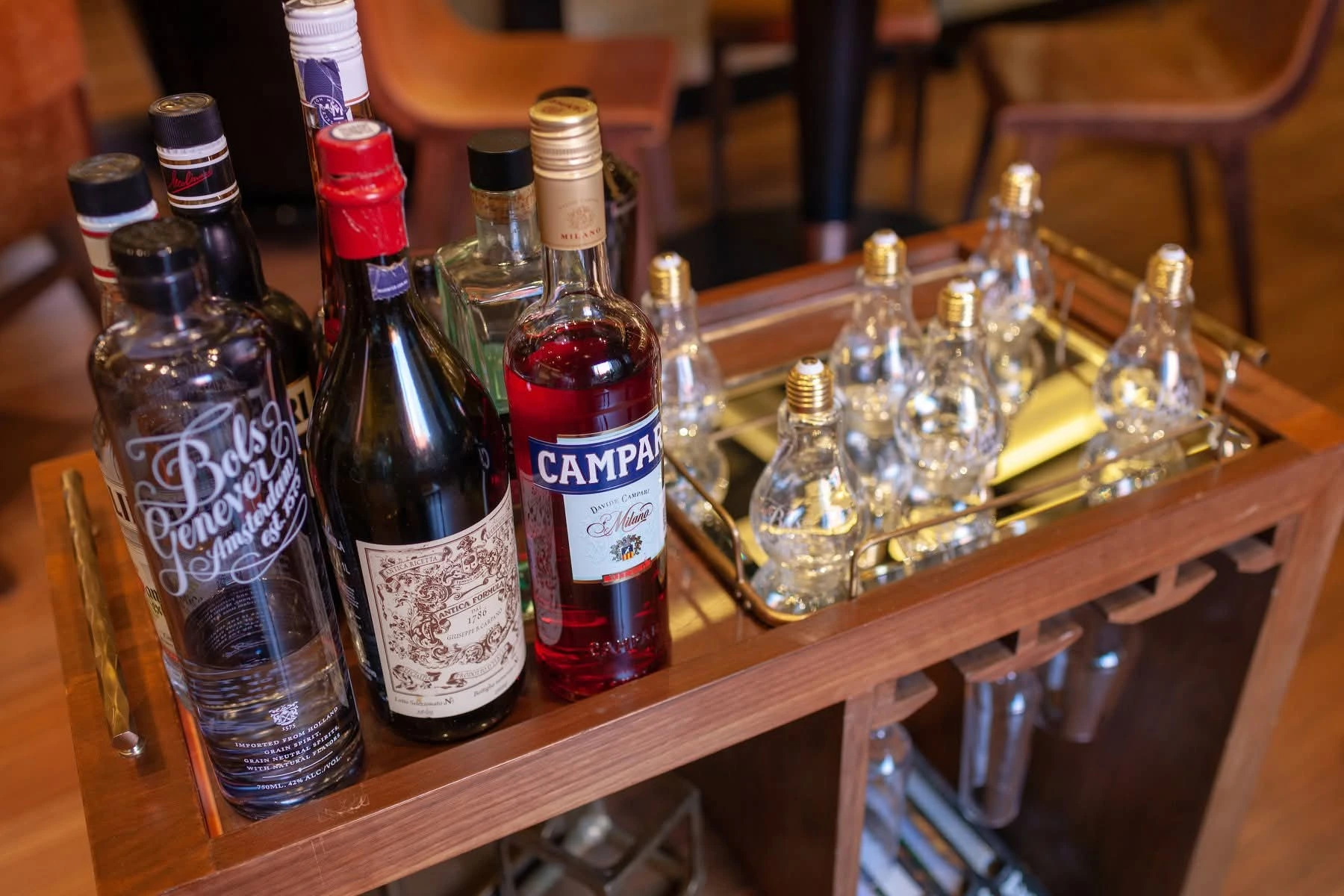 Menú de restaurante italiano para maridar con dos versiones de Negroni