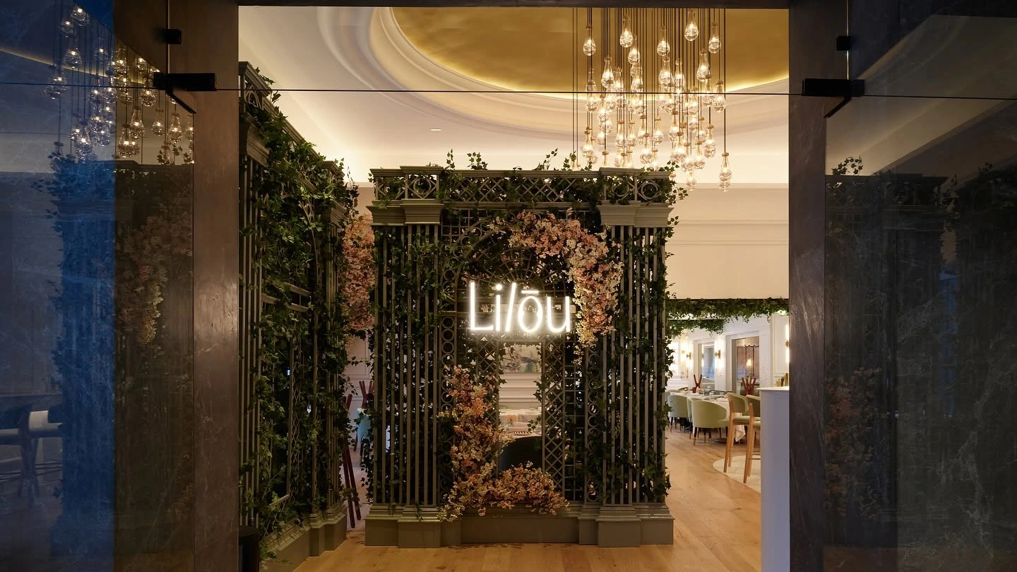 Interior de Lilou Monterrey, restaurante en San Pedro Garza García con diseño cosmopolita